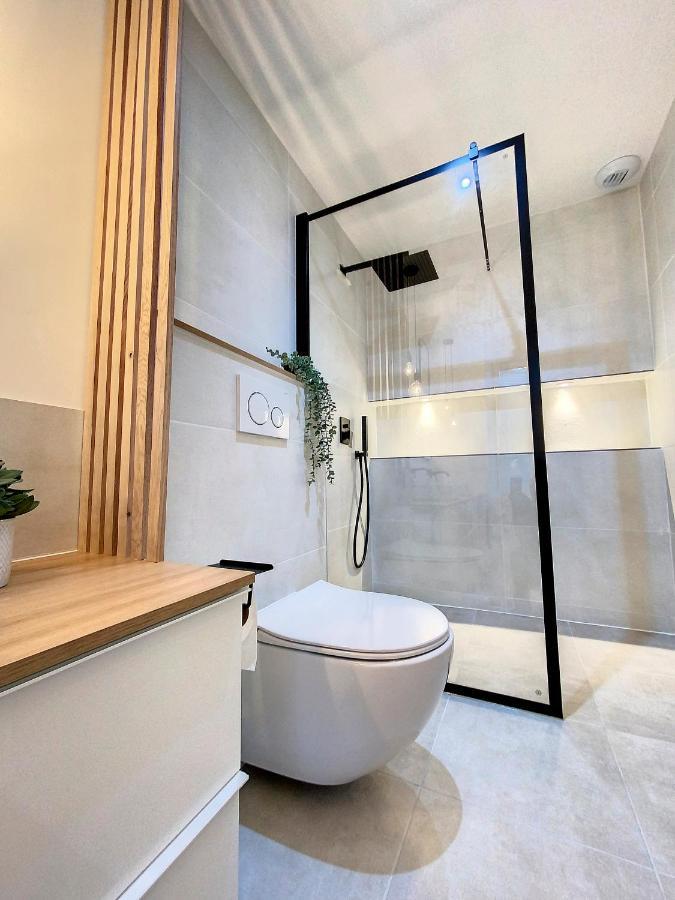 Appartchic - Appartement Standing - Plein Centre & Parking Prive Creon Exterior photo