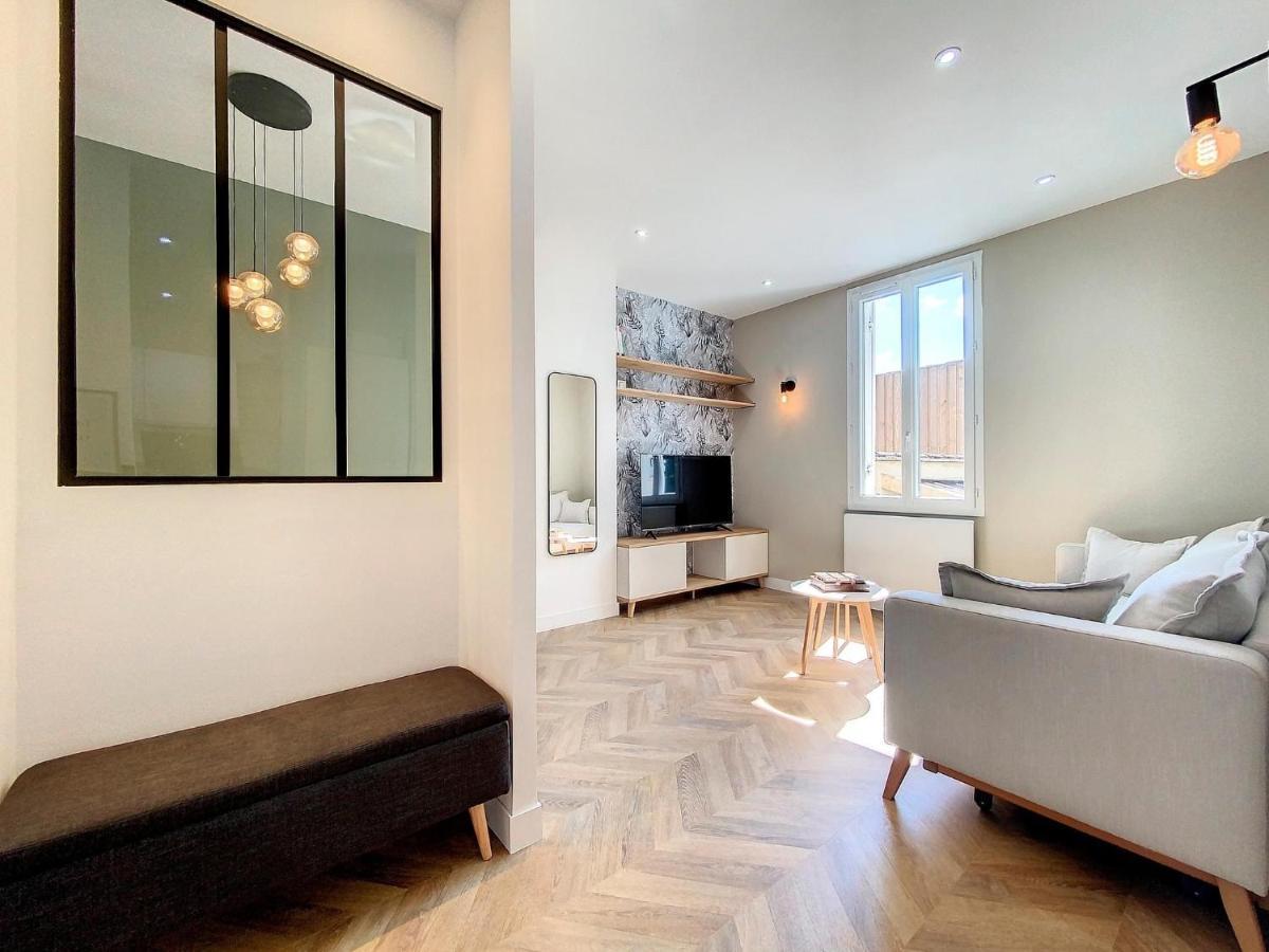 Appartchic - Appartement Standing - Plein Centre & Parking Prive Creon Exterior photo
