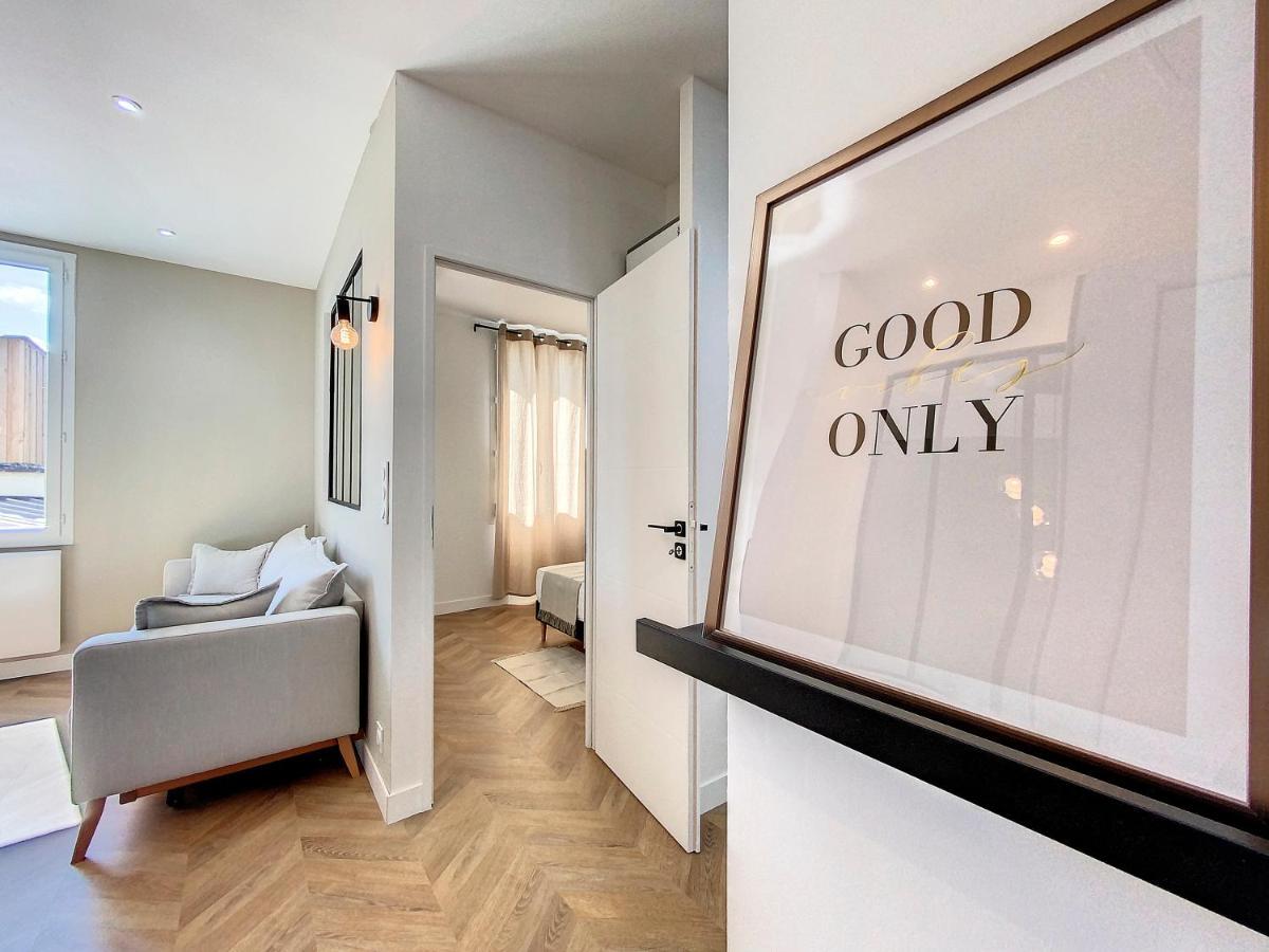 Appartchic - Appartement Standing - Plein Centre & Parking Prive Creon Exterior photo